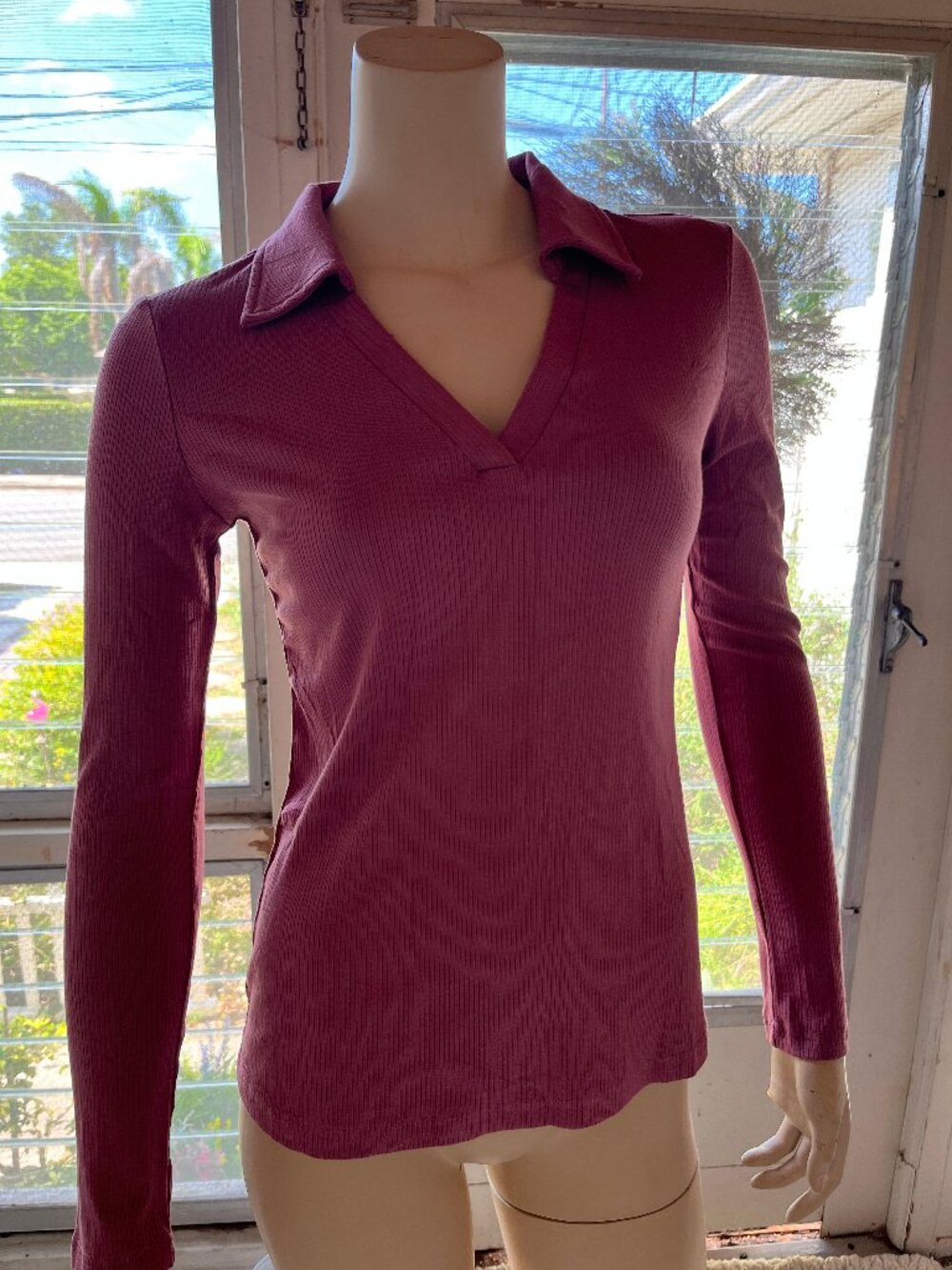 Pale Burgundy V-Neck Shirt - Meetrendi
